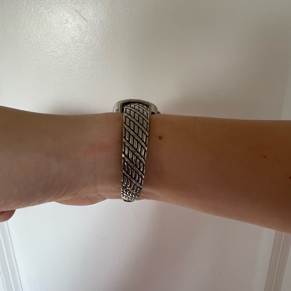 Silver tone chunky VTG bangle stainless steel watch with circle face - Picture 3 of 4